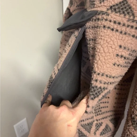 Carhartt Pink and Gray Patterned Fleece - Picture 8 of 8